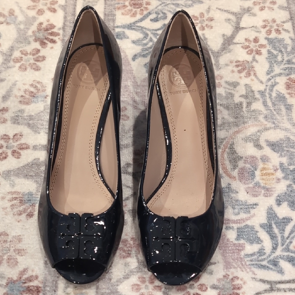 TORY BURCH Black Patent Leather Lowell Peep Toe Wedge Heels Size 7